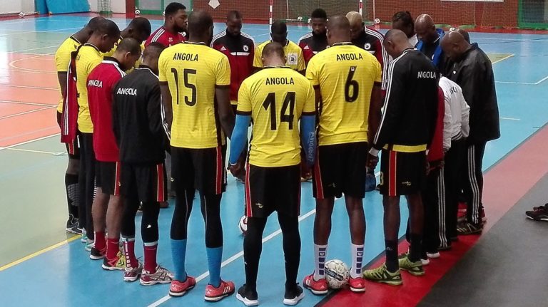 Reprezentacja Angoli w piłce ręcznej mężczyzn szlifuje swoją formę przed Mistrzostwami Świata w hali sportowej w Rzeczycy.