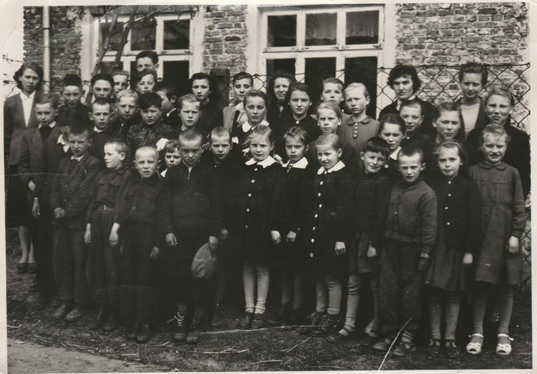 Szkoła w Brzozowie na dawnych fotografiach