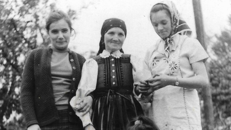 Roszkowa Wola w dawnej fotografii z albumu Zofii Hałas